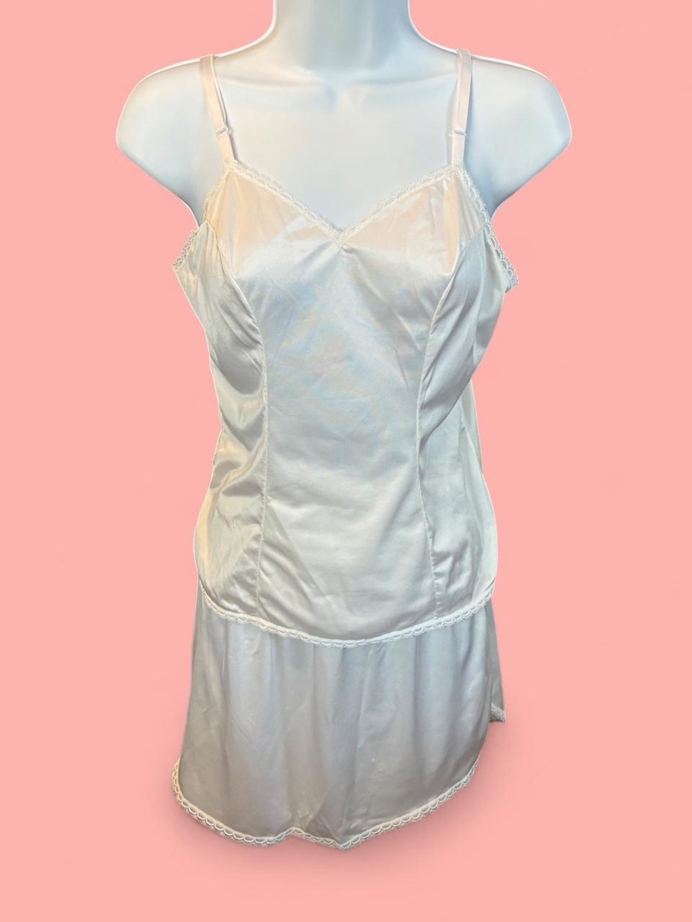 Vintage 1970s off-white Vanity Fair slip set.